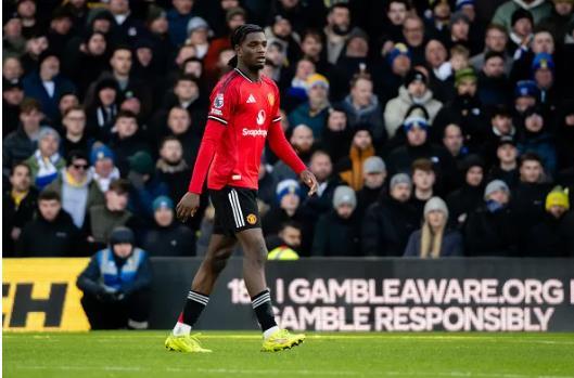 Michael Owen chỉ trích Ayden Heaven sau trận hòa 1-1 giữa MU và Leeds. Michael Owen chi trich Ayden Heaven sau tran hoa 1-1 giua MU va Leeds.